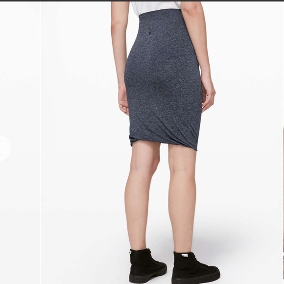 lululemon Boulevard Bliss Skirt True Navy White - Picture 3 of 13